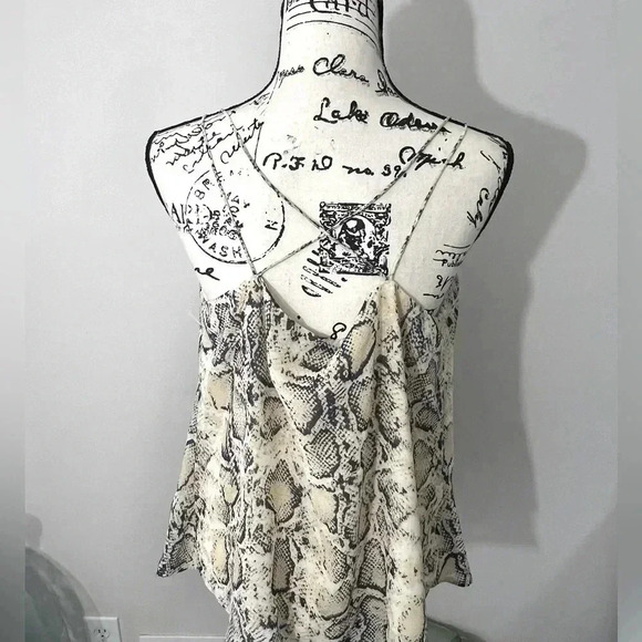 DAVI & DANI SNAKE PRINT CAMISOLE BLOUSE SLEEVELESS TAN ANS BLACK  SIZE LARGE NWT - Picture 2 of 7